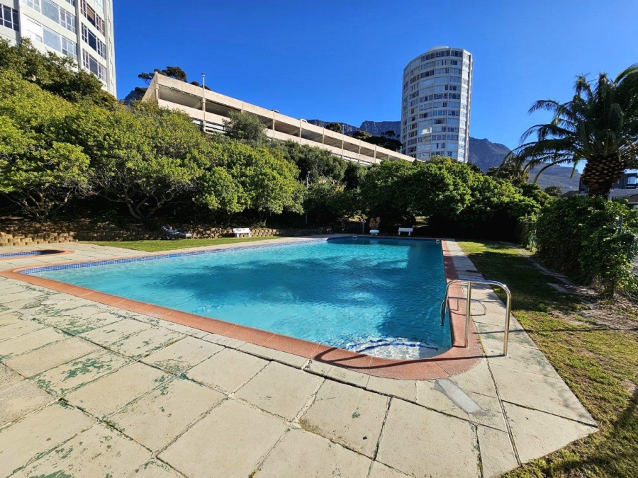 1 Bedroom Property for Sale in Vredehoek Western Cape